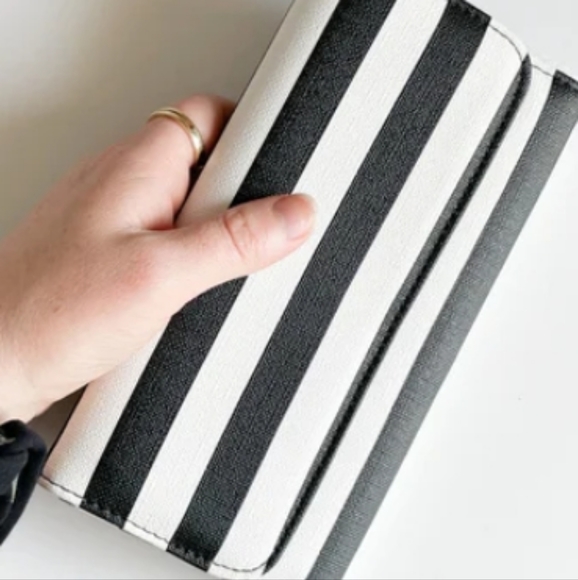 Kut From The Kloth "New" tri fold wallet - Picture 2 of 16